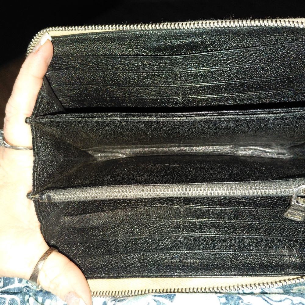 MiuMiu Wallet - Picture 5 of 9